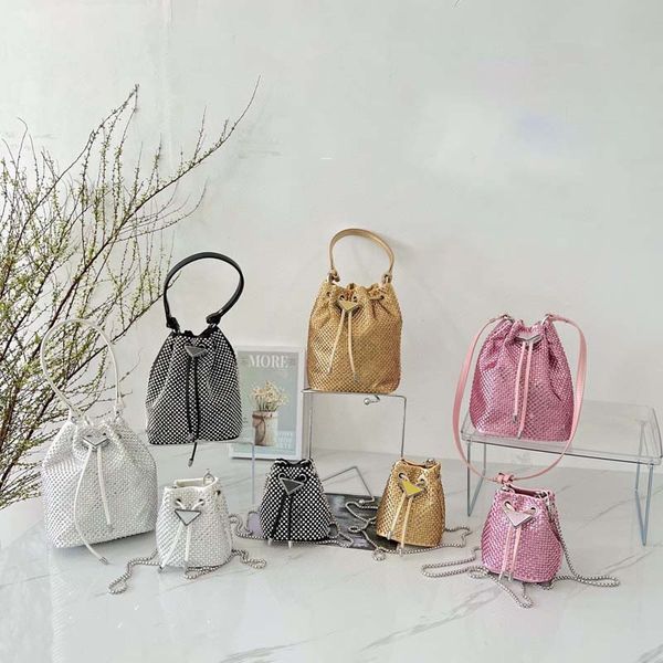 evening bags designer bag luxury handbag womens leather bag leather handle metal accessories magnetic buckle printed nylon embroidery fabric
evening bags designer bag luxury handbag womens leather bag leather handle metal accessories magnetic buckle printed nylon embroidery fabric