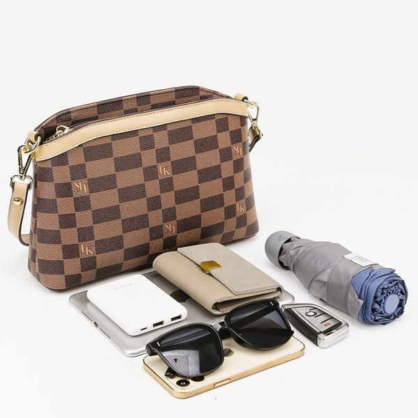 2022 new plaid crossbody bag commuting large capacity shoulder bag european and american retro affordable luxury simple underarm bag
2022 new plaid crossbody bag commuting large capacity shoulder bag european and american retro affordable luxury simple underarm bag
