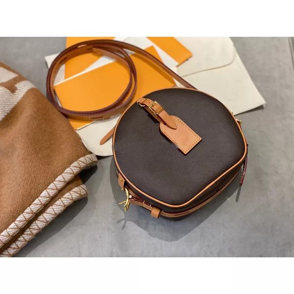 luxury female designer bag wholesale women's handbag shoulder bag round apple messenger bag coin bag party messenger bag
luxury female designer bag wholesale women's handbag shoulder bag round apple messenger bag coin bag party messenger bag