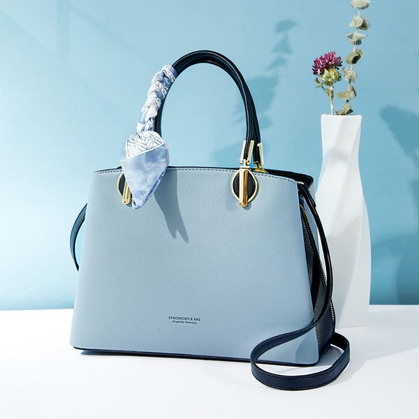 2023 spring new womens bag fashion commuter womens handbag simple large capacity shoulder bag womens wholesale
2023 spring new womens bag fashion commuter womens handbag simple large capacity shoulder bag womens wholesale