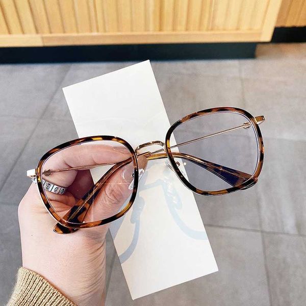 designer glasses new tr90 net red eye frame is irregular and can be equipped with degree personalized blue light proof flat lens, White;black
designer glasses new tr90 net red eye frame is irregular and can be equipped with degree personalized blue light proof flat lens, White;black