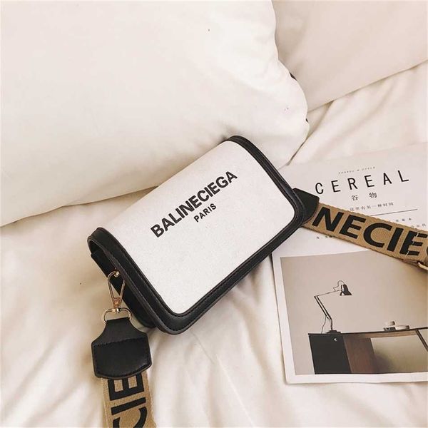 2023 designer bag handbag trendy small small square versatile broadband single messenger
2023 designer bag handbag trendy small small square versatile broadband single messenger