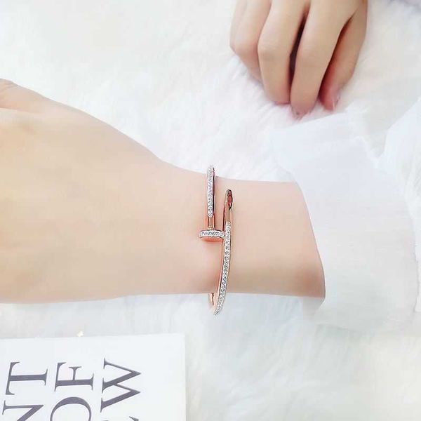 designer carti bracelet fashion bangle steel bracelet classic fashion shape micro inlay bracelet x75d, Black
designer carti bracelet fashion bangle steel bracelet classic fashion shape micro inlay bracelet x75d, Black