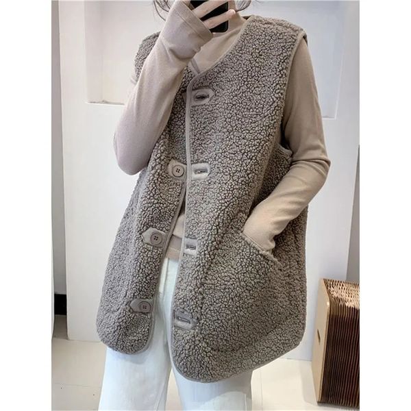 women's vests autumn/winter women's tank a style that mimics the style of a loose fitting korean sleeveless tank in sheepskin and, Black;white
women's vests autumn/winter women's tank a style that mimics the style of a loose fitting korean sleeveless tank in sheepskin and, Black;white