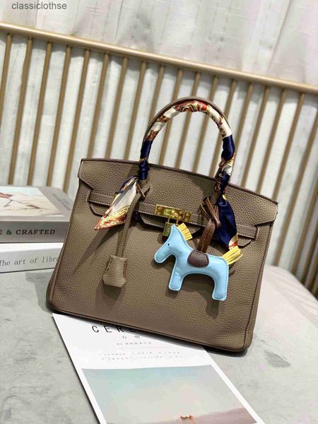 original edition designer herms briks bags online store classic litchi pattern one shoulder cowhide handheld leather fashion versatile women
original edition designer herms briks bags online store classic litchi pattern one shoulder cowhide handheld leather fashion versatile women