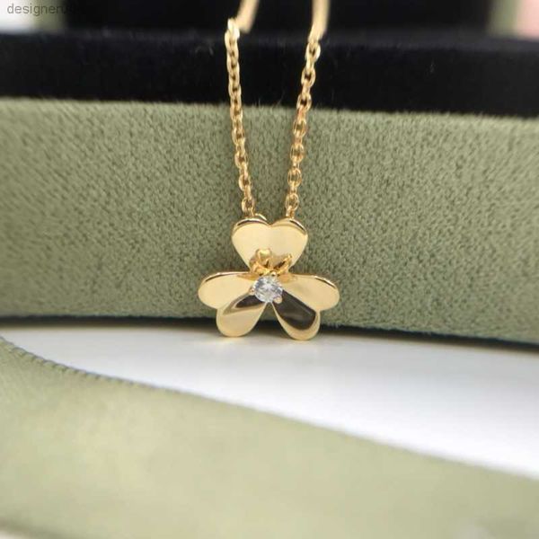 four leaf clover necklace designer jewelry set frivole pendant s bracelet stud earring gold silver mother of pearl green flower
four leaf clover necklace designer jewelry set frivole pendant s bracelet stud earring gold silver mother of pearl green flower