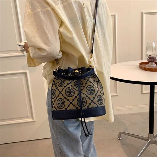 2023 designer bag handbag women's bags can be customized and mixed batches women bucket embroidery drawstring canvas large diagonal
2023 designer bag handbag women's bags can be customized and mixed batches women bucket embroidery drawstring canvas large diagonal