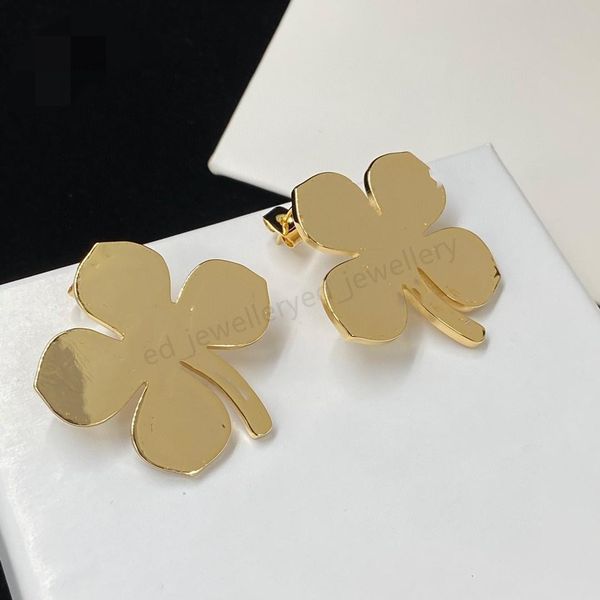 brand designer gold clover earrings huggies lady party wedding couple gift jewelry 925 silver, Golden;silver
brand designer gold clover earrings huggies lady party wedding couple gift jewelry 925 silver, Golden;silver