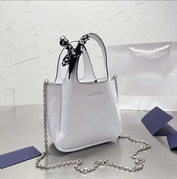 crossbody bag chain designer women designers shoulder s hands ladies classic fashion hand with silk scarf 230325
crossbody bag chain designer women designers shoulder s hands ladies classic fashion hand with silk scarf 230325
