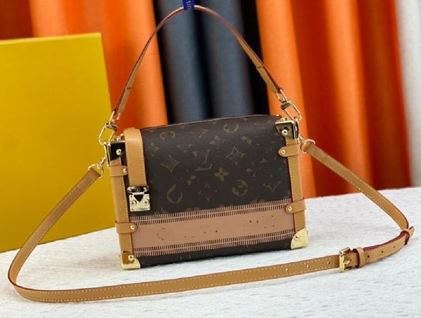 2023 cruise spring ss side trunk pm bags nicolas ghesquiere petite malle box handbag monograms s-lock square tote women shoulder cross body
2023 cruise spring ss side trunk pm bags nicolas ghesquiere petite malle box handbag monograms s-lock square tote women shoulder cross body
