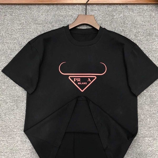 designer luxury prads classic summer new fashion triangle versatile half sleeve year of the ox exclusive simple couple loose and comfortable, Black;brown
designer luxury prads classic summer new fashion triangle versatile half sleeve year of the ox exclusive simple couple loose and comfortable, Black;brown