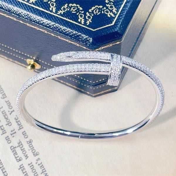 2023 designer carti bracelet jewelry bangle bracelet women's colorless full diamond bracelet buckle simple rose gold cool, Black
2023 designer carti bracelet jewelry bangle bracelet women's colorless full diamond bracelet buckle simple rose gold cool, Black