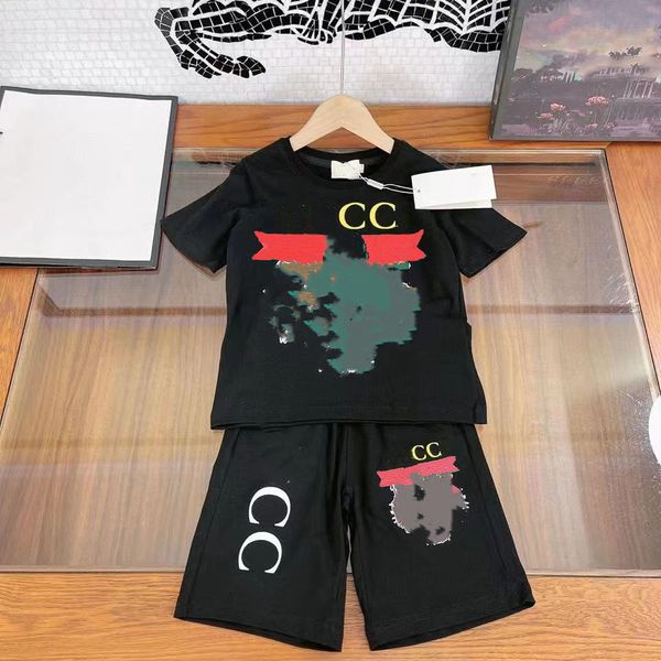 23ss boys white shorts sets brand designer kids sports red little t shirts with shorts two pieces sets print high end cotton shorts boys su
23ss boys white shorts sets brand designer kids sports red little t shirts with shorts two pieces sets print high end cotton shorts boys su