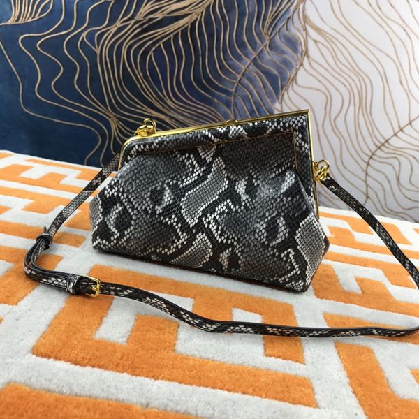 designer handbag fashion first bag midi ladies shoulder bag nappa leather snake print wool material fashion saddle bag luxury crossbody bags
designer handbag fashion first bag midi ladies shoulder bag nappa leather snake print wool material fashion saddle bag luxury crossbody bags