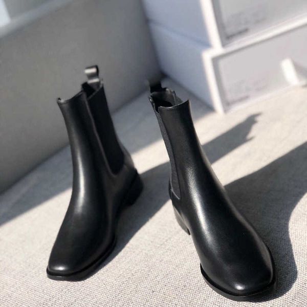 the row new small crowd pure original the * row chelsea boots cowhide british short boots women comfortable versatile sleeve martin boots 5v, Black
the row new small crowd pure original the * row chelsea boots cowhide british short boots women comfortable versatile sleeve martin boots 5v, Black