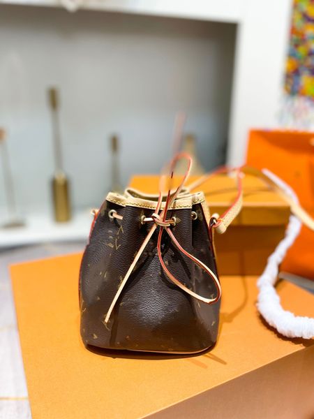 nano noe mini bucket bag handbags leather shoulder crossbody cosmetic bags luxury designer women purse wallet mobile phone drawstring bag
nano noe mini bucket bag handbags leather shoulder crossbody cosmetic bags luxury designer women purse wallet mobile phone drawstring bag