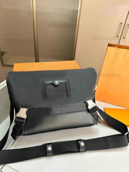 mens designer messenger shoulder bag voyage pm crossbody m40511 monograms eclipse leather briefcases bags shoulder bags monograms canvas flo
mens designer messenger shoulder bag voyage pm crossbody m40511 monograms eclipse leather briefcases bags shoulder bags monograms canvas flo