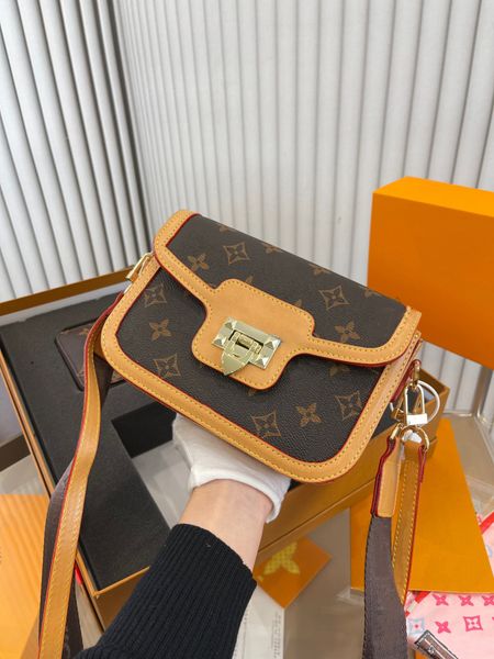 designer bag fashion crossbody bag luxury handbag retro small square bag classic presold large capacity wallet clamshell bag gift box card b
designer bag fashion crossbody bag luxury handbag retro small square bag classic presold large capacity wallet clamshell bag gift box card b
