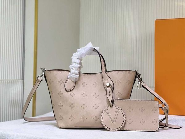 designer bags m21580 21581 blossom shopping bags ornamental engraving perforation handbag luxury soft cowhide designer gm mm shoulder bags b
designer bags m21580 21581 blossom shopping bags ornamental engraving perforation handbag luxury soft cowhide designer gm mm shoulder bags b