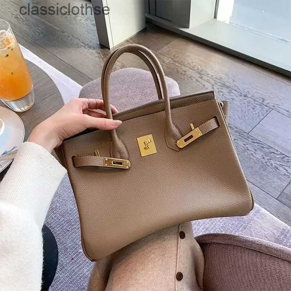 original edition designer herms briks bags online store genuine leather lychee pattern bag for women 2023 new fashion high capacity portable
original edition designer herms briks bags online store genuine leather lychee pattern bag for women 2023 new fashion high capacity portable