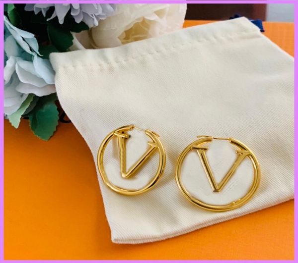 new women fashion earrings gold round crystal earring designer jewelry ladies ear studs for party lovers gifts nice d1232106, Golden;silver
new women fashion earrings gold round crystal earring designer jewelry ladies ear studs for party lovers gifts nice d1232106, Golden;silver