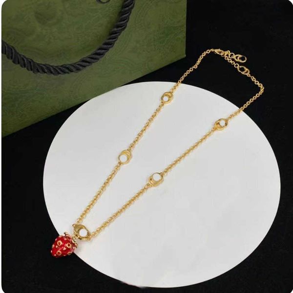 2023 designer new double g letter strawberry pendant drop glue o-chain necklace brass fashion versatile sweater chain, Black
2023 designer new double g letter strawberry pendant drop glue o-chain necklace brass fashion versatile sweater chain, Black