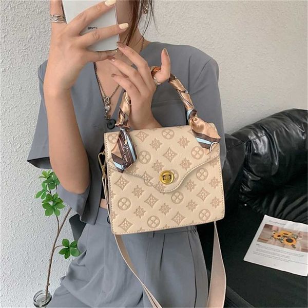 2023 designer bag handbag french sense niche light women's portable versatile single messenger
2023 designer bag handbag french sense niche light women's portable versatile single messenger