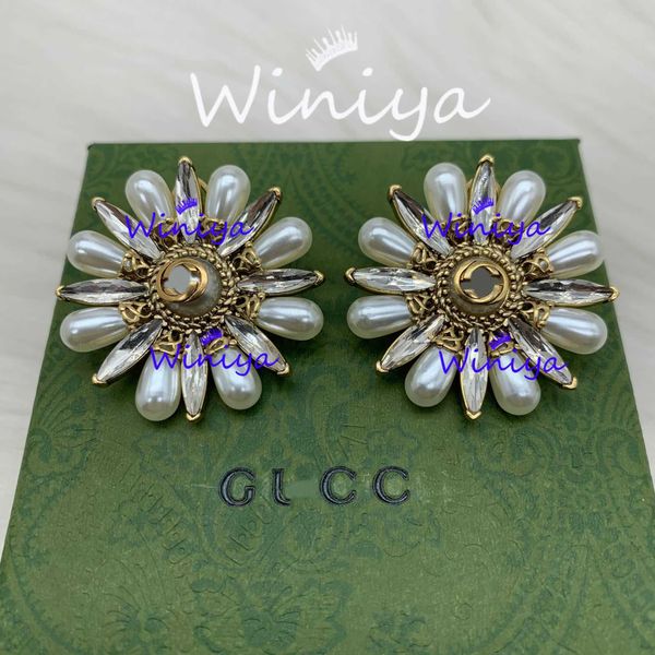2023 designer new gujia suit/gjia new letter inlaid diamond pearl color matching flower opening ring earrings temperament jewelry, Silver
2023 designer new gujia suit/gjia new letter inlaid diamond pearl color matching flower opening ring earrings temperament jewelry, Silver