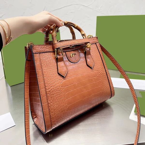 tote bag designers bag luxurys women handbags capacity tote bags stamped letters banquet wallet fashion leisure gift material leather style, Black;red
tote bag designers bag luxurys women handbags capacity tote bags stamped letters banquet wallet fashion leisure gift material leather style, Black;red
