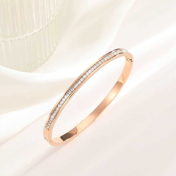 2023 van clover necklace fashion bangle red rose gold titanium steel bracelet women's ins small design sense adornment student, Black
2023 van clover necklace fashion bangle red rose gold titanium steel bracelet women's ins small design sense adornment student, Black