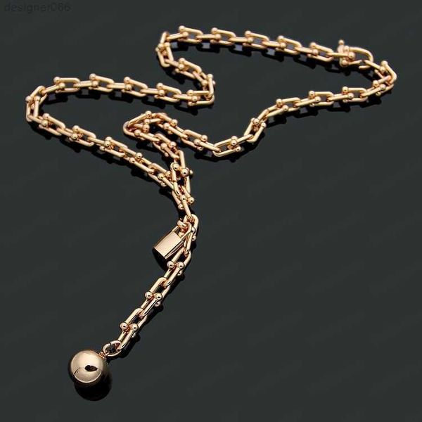 lock necklace designer u-shaped set round pendant original fashion classic female jewelry gift with box, Silver
lock necklace designer u-shaped set round pendant original fashion classic female jewelry gift with box, Silver