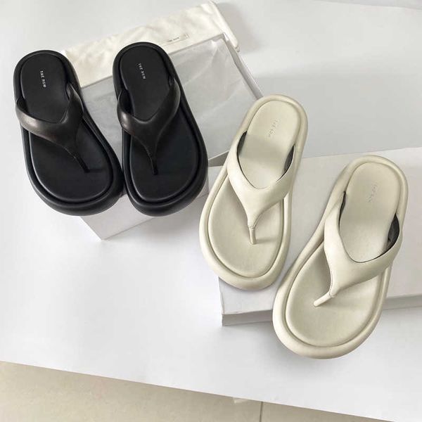 the row the*row flip flops leather muffin thick soles simple and comfortable flat bottom flip flops for women x268, Black
the row the*row flip flops leather muffin thick soles simple and comfortable flat bottom flip flops for women x268, Black