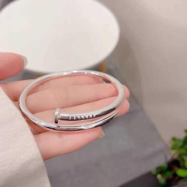 2023 designer carti bracelet fashion bangle silver fashion bracelet silver bracelet women's smooth open simple silver bracelet gift for, Black
2023 designer carti bracelet fashion bangle silver fashion bracelet silver bracelet women's smooth open simple silver bracelet gift for, Black