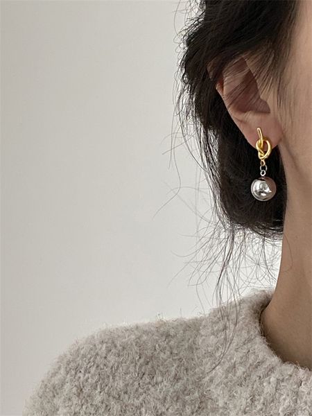 japanese/korean gold/silver color matching stud round bead earrings for women 925 silver needles fashion personality exquisite gilt, Golden;silver
japanese/korean gold/silver color matching stud round bead earrings for women 925 silver needles fashion personality exquisite gilt, Golden;silver