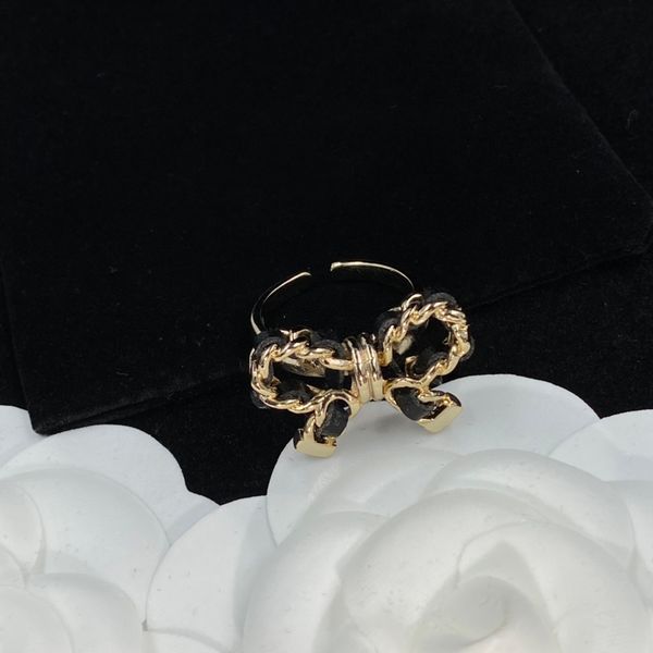 2023 luxurys brand designer women's elegant ring open ring alloy with leather letter rings fashion rings for her diamond engagement rin, Silver
2023 luxurys brand designer women's elegant ring open ring alloy with leather letter rings fashion rings for her diamond engagement rin, Silver