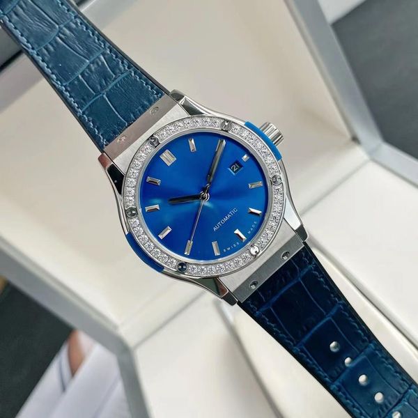 2023 gd new classic men's fully automatic mechanical movement watch 42mm size calfskin strap blue dial diamond watch ring sapphire glas, Slivery;brown
2023 gd new classic men's fully automatic mechanical movement watch 42mm size calfskin strap blue dial diamond watch ring sapphire glas, Slivery;brown