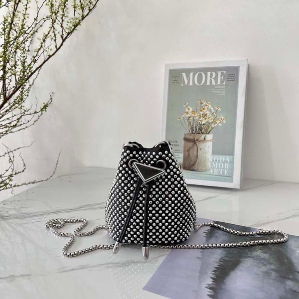 designer bag luxury handbag shoulder bags womens leather bag leather handle metal accessories magnetic buckle printed nylon embroidery fabri
designer bag luxury handbag shoulder bags womens leather bag leather handle metal accessories magnetic buckle printed nylon embroidery fabri