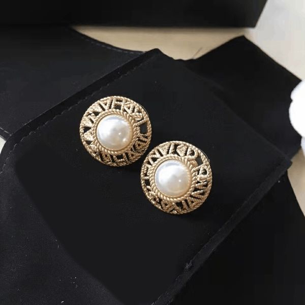 gorgeous classic style letter stud earrings designer letter pattern earring for women jewelry accessory gifts, Golden;silver
gorgeous classic style letter stud earrings designer letter pattern earring for women jewelry accessory gifts, Golden;silver