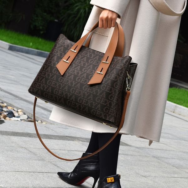 2023 luxurys designers tote bags women brand handbags ladies fashion messenger composite bag female purse wallet lady letter clutch bag shou
2023 luxurys designers tote bags women brand handbags ladies fashion messenger composite bag female purse wallet lady letter clutch bag shou
