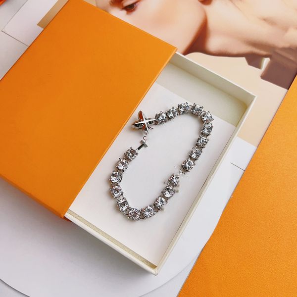 2023 luxury fashion silver bangle for women full diamond bracelet designer floral carabiner round cut zircon bracelet no box, Golden;silver
2023 luxury fashion silver bangle for women full diamond bracelet designer floral carabiner round cut zircon bracelet no box, Golden;silver