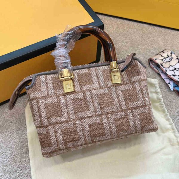 evening bags handbags shoulder bag women mini designer bag handbag classic letter pattern womens fashion cross body with silk scarf 220901
evening bags handbags shoulder bag women mini designer bag handbag classic letter pattern womens fashion cross body with silk scarf 220901