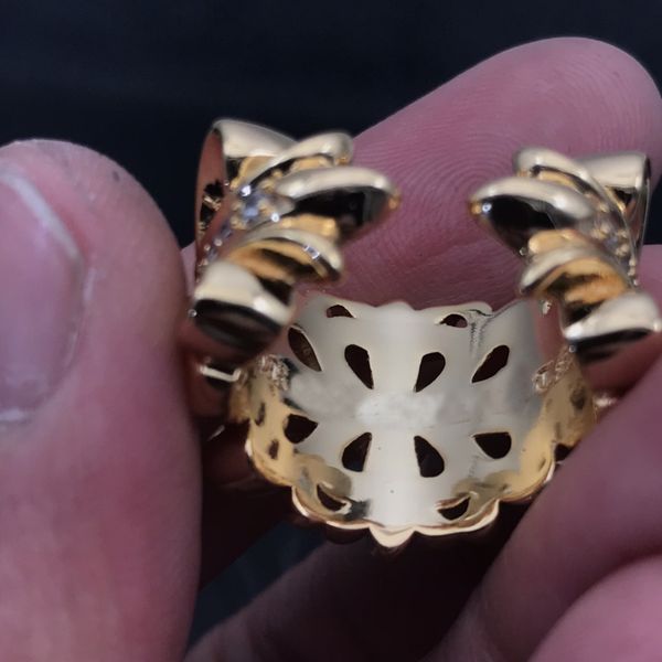 2023 luxury fashion ring designer crowe heart opening cross flower ring with diamond no box, Golden;silver
2023 luxury fashion ring designer crowe heart opening cross flower ring with diamond no box, Golden;silver