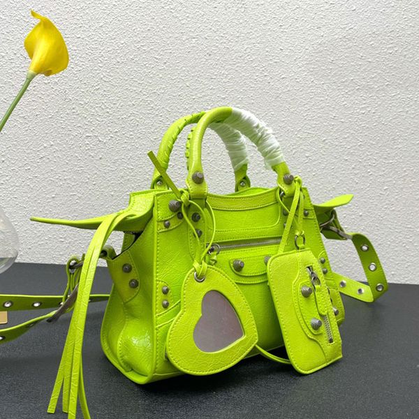 7a lecagole motorcycle totes one shoulder women's luxury designer leather handbag wallet retro shiny leather crossbody bag 23ss
7a lecagole motorcycle totes one shoulder women's luxury designer leather handbag wallet retro shiny leather crossbody bag 23ss