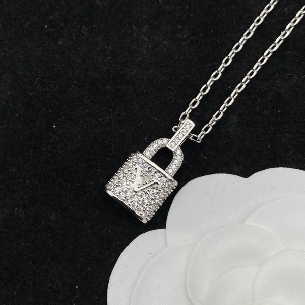 New style Designer Gold Chain Bracelet Womens Bracelets Love Jewelry Luxury Letter Pendant clover Bracelet For Women Charm necklace.Earring wedding 33
New style Designer Gold Chain Bracelet Womens Bracelets Love Jewelry Luxury Letter Pendant clover Bracelet For Women Charm necklace.Earring wedding 33