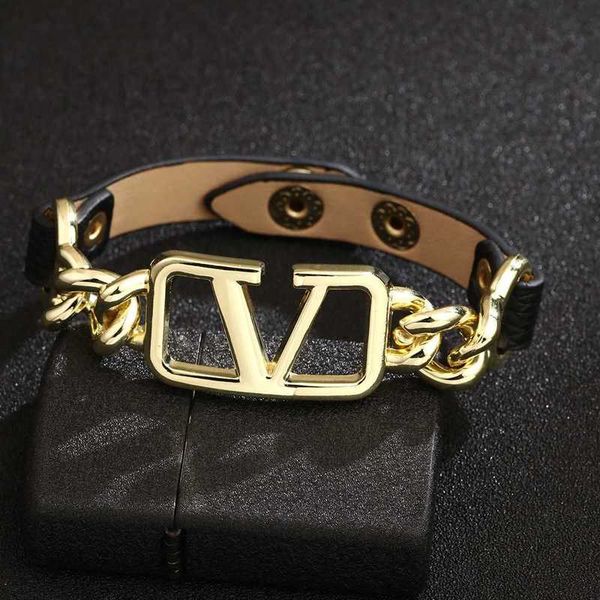 pendant necklaces designer chino selling metal letter shape bracelet street shoot punk style alloy chain leather light luxury ornament girl, Silver
pendant necklaces designer chino selling metal letter shape bracelet street shoot punk style alloy chain leather light luxury ornament girl, Silver