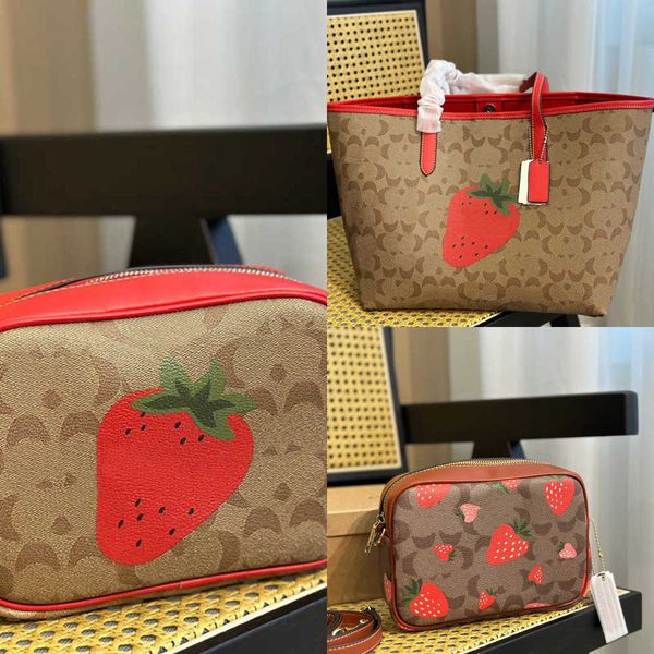 large tote bag designer bag handbag large capacity plain crossbody shoulder women purse leather strawberry bags luxurys designers totes 2303
large tote bag designer bag handbag large capacity plain crossbody shoulder women purse leather strawberry bags luxurys designers totes 2303