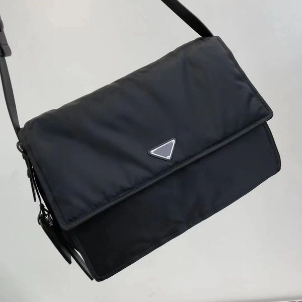 net celebrity same vintage commuter middle nylon messenger bag cross body tote bag parachute hobo triangle label clamshell
net celebrity same vintage commuter middle nylon messenger bag cross body tote bag parachute hobo triangle label clamshell
