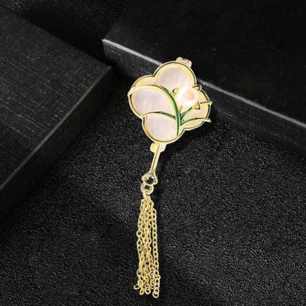 famous design gold brand luxurys desinger brooch women rhinestone pearl letter brooches suit pin fashion jewelry clothing decoration accesso, Gray
famous design gold brand luxurys desinger brooch women rhinestone pearl letter brooches suit pin fashion jewelry clothing decoration accesso, Gray