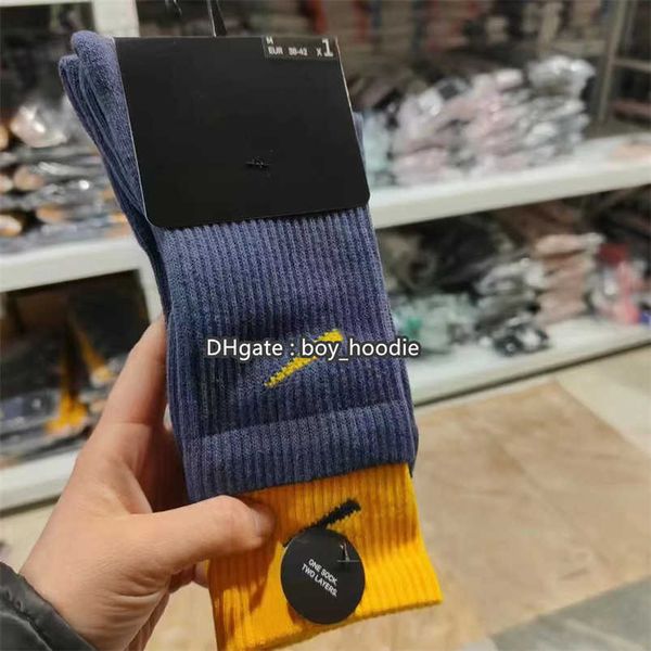 mens socks women men cotton all-match classic ankle letter breathable black and white mixing football basketbal sox
mens socks women men cotton all-match classic ankle letter breathable black and white mixing football basketbal sox