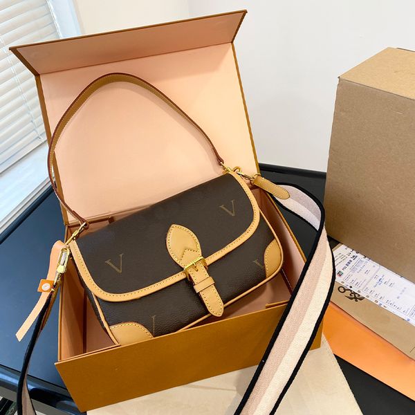 designers woman crossbody bag messenger handbags embroidered letter shoulder purses double strap underarm hobo with box
designers woman crossbody bag messenger handbags embroidered letter shoulder purses double strap underarm hobo with box